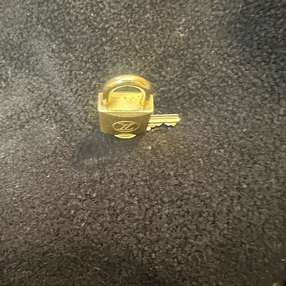 Authentic Louis Vuitton Padlock & Key New - Picture 5 of 6